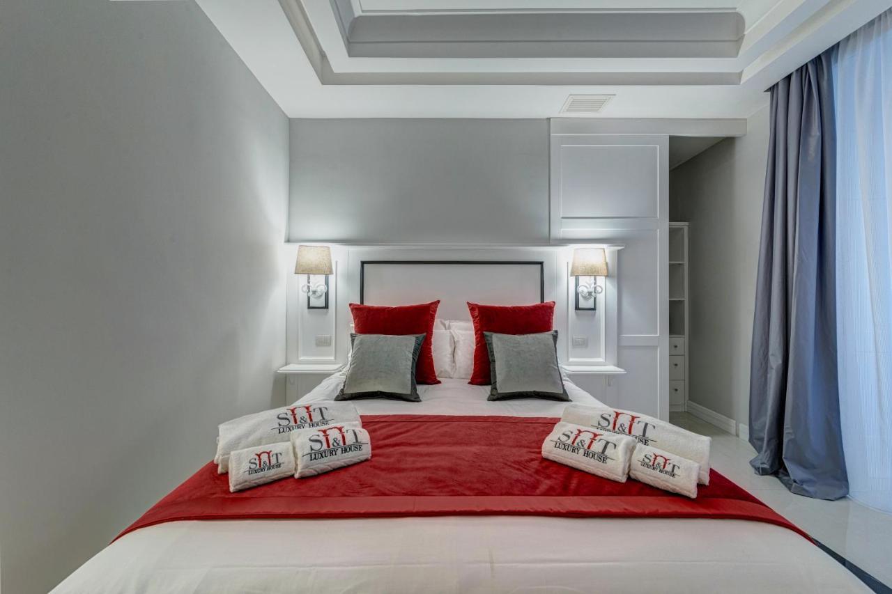S&t Luxury House In Plebiscito Square Apartment