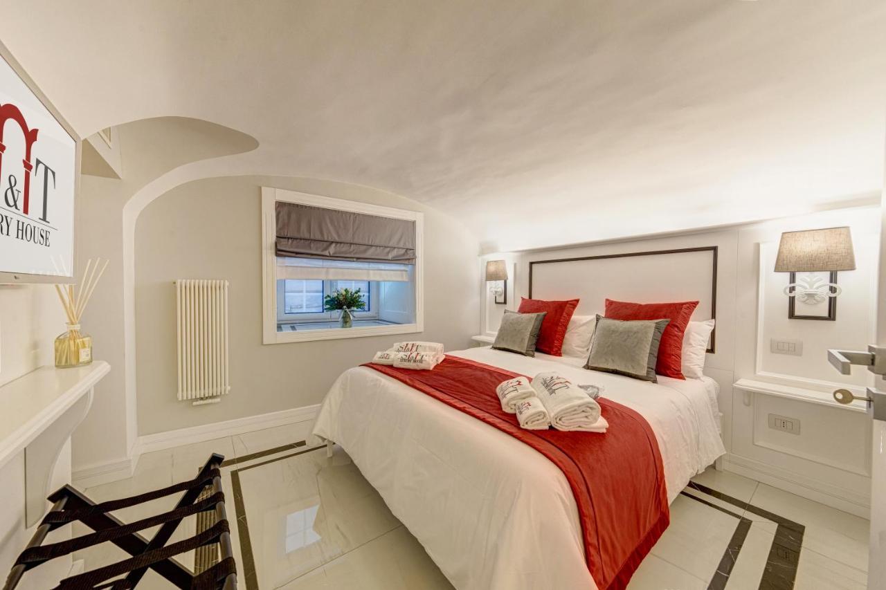 S&t Luxury House In Plebiscito Square Apartment