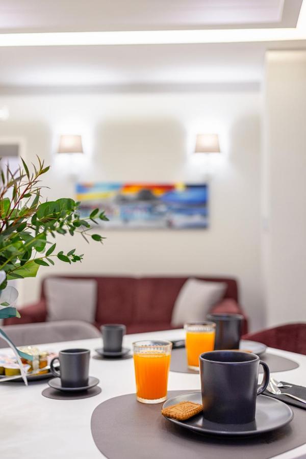 S&t Luxury House In Plebiscito Square Apartment