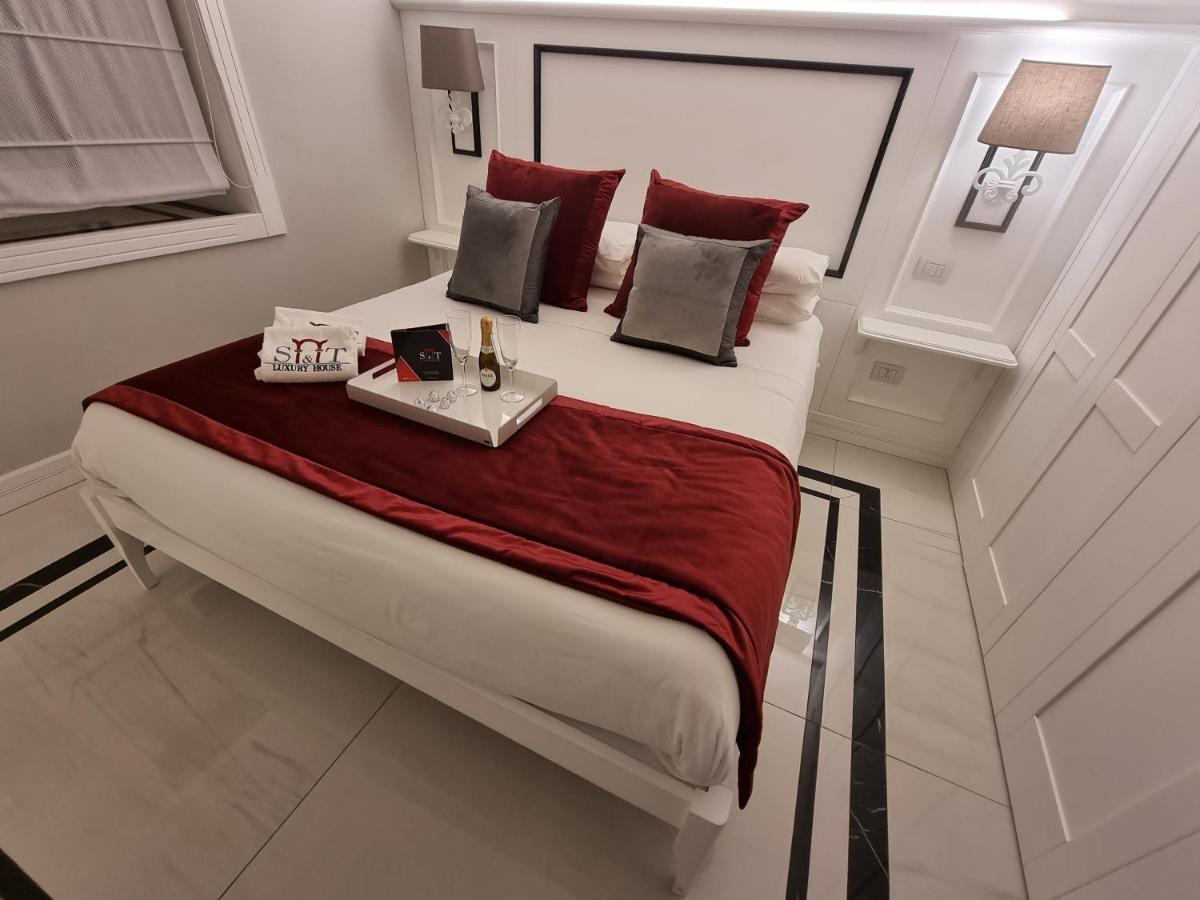 S&t Luxury House In Plebiscito Square Apartment *